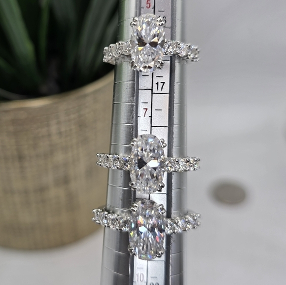 4.88cttw Moissanite Oval Cut Engagement Ring. SOLID SILVER S925 - Picture 9 of 11